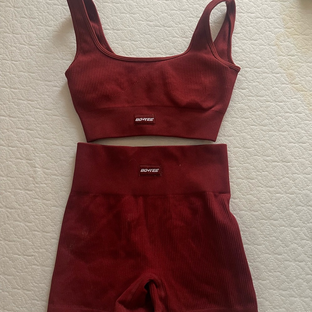 BO+TEE Women's Ribbed Seamless Sports Bra & High-Waist Shorts Set - Burgundy